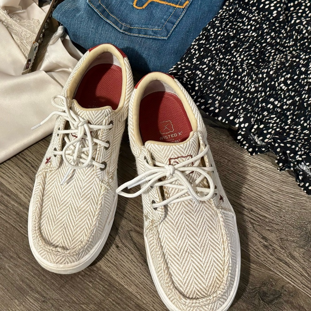 Twisted X Cream Sneakers Classic Moccasin Style